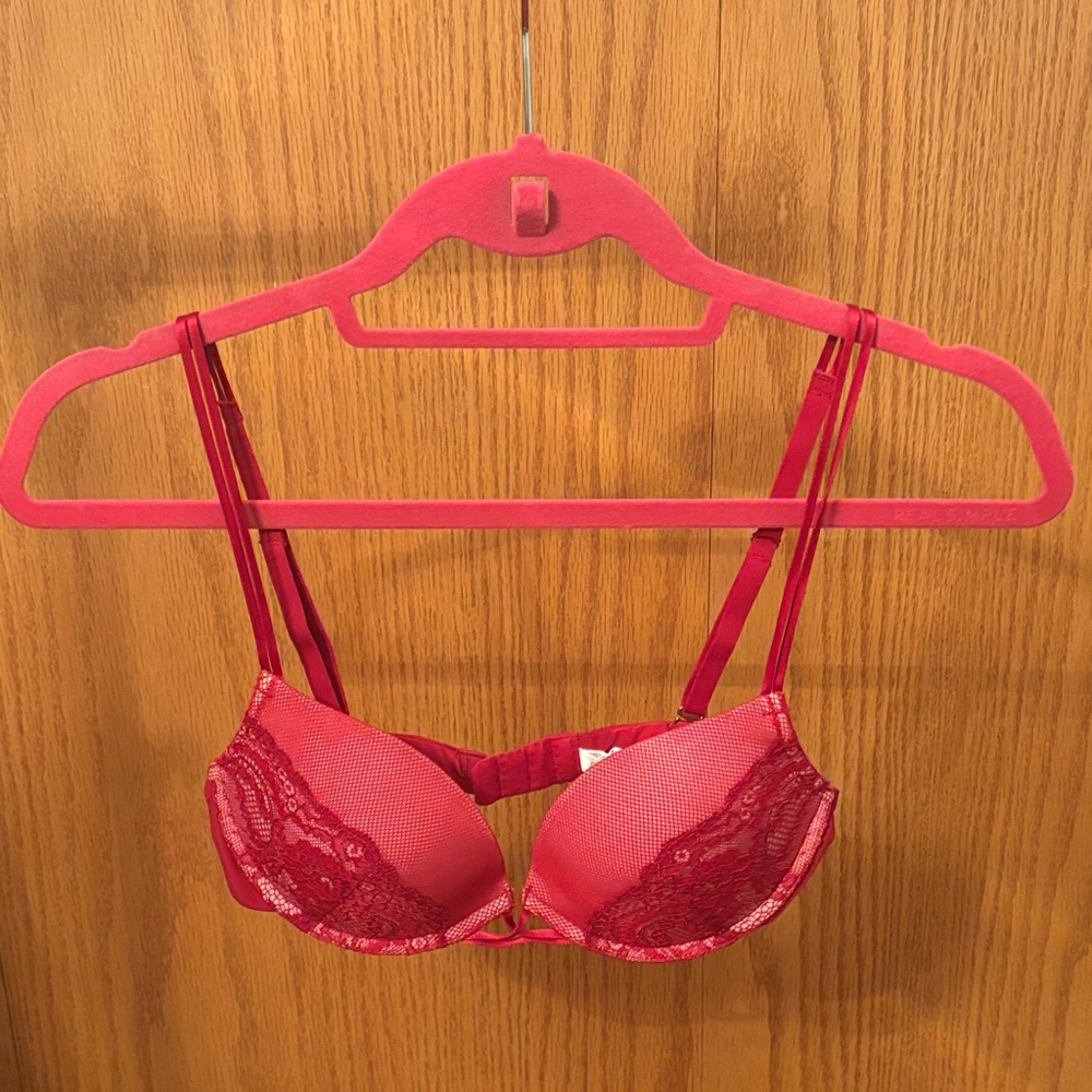 Elegant Red Lace Push-up Bra